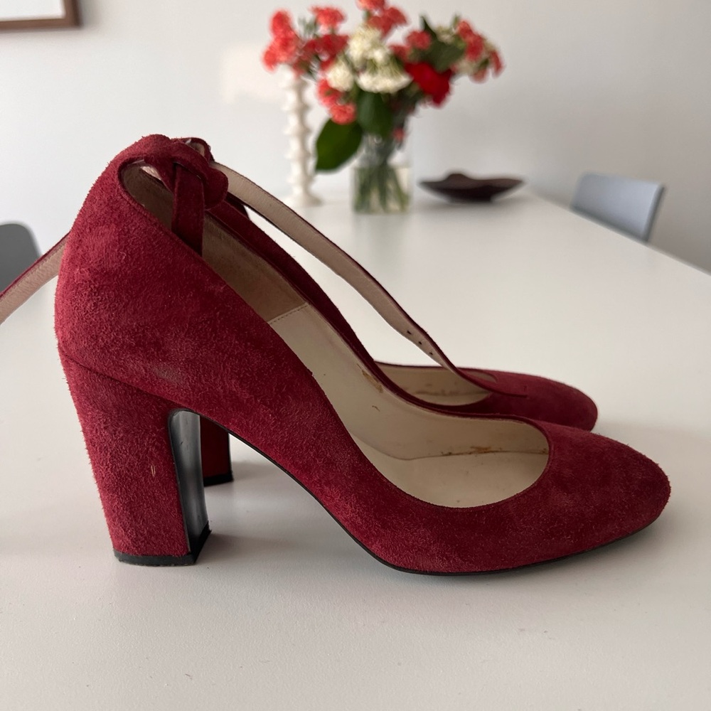 Chic Burgundy Suede Jonak Heels